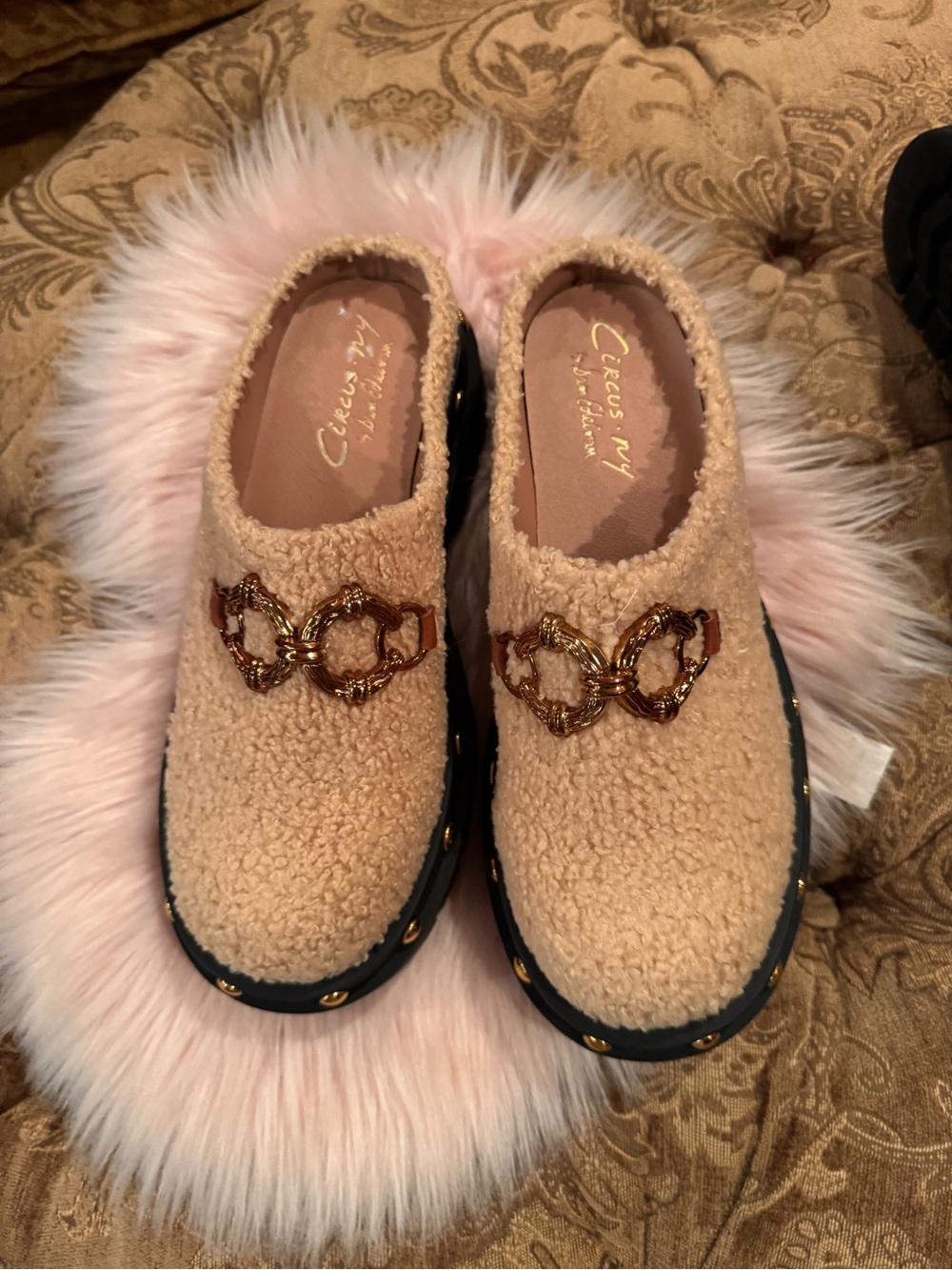 Circus by Sam Edelman Tan Sherpa Slip-On Mules with Gold Chain